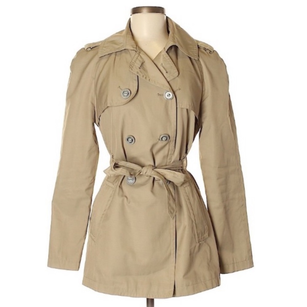 Classic Tan Trench Coat
PREOWNED/USED
Express